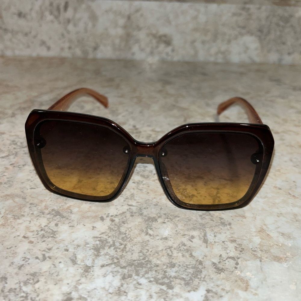 Jessica Simpson sunglasses